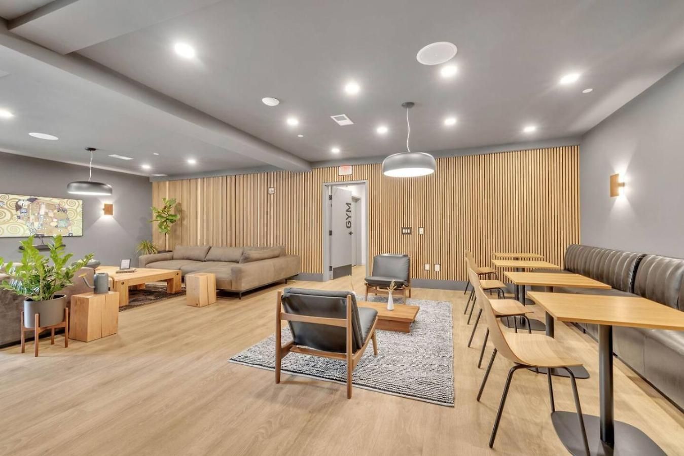 Holiday home The Stage In Downtown W Pool/gym | Walk To Broadway