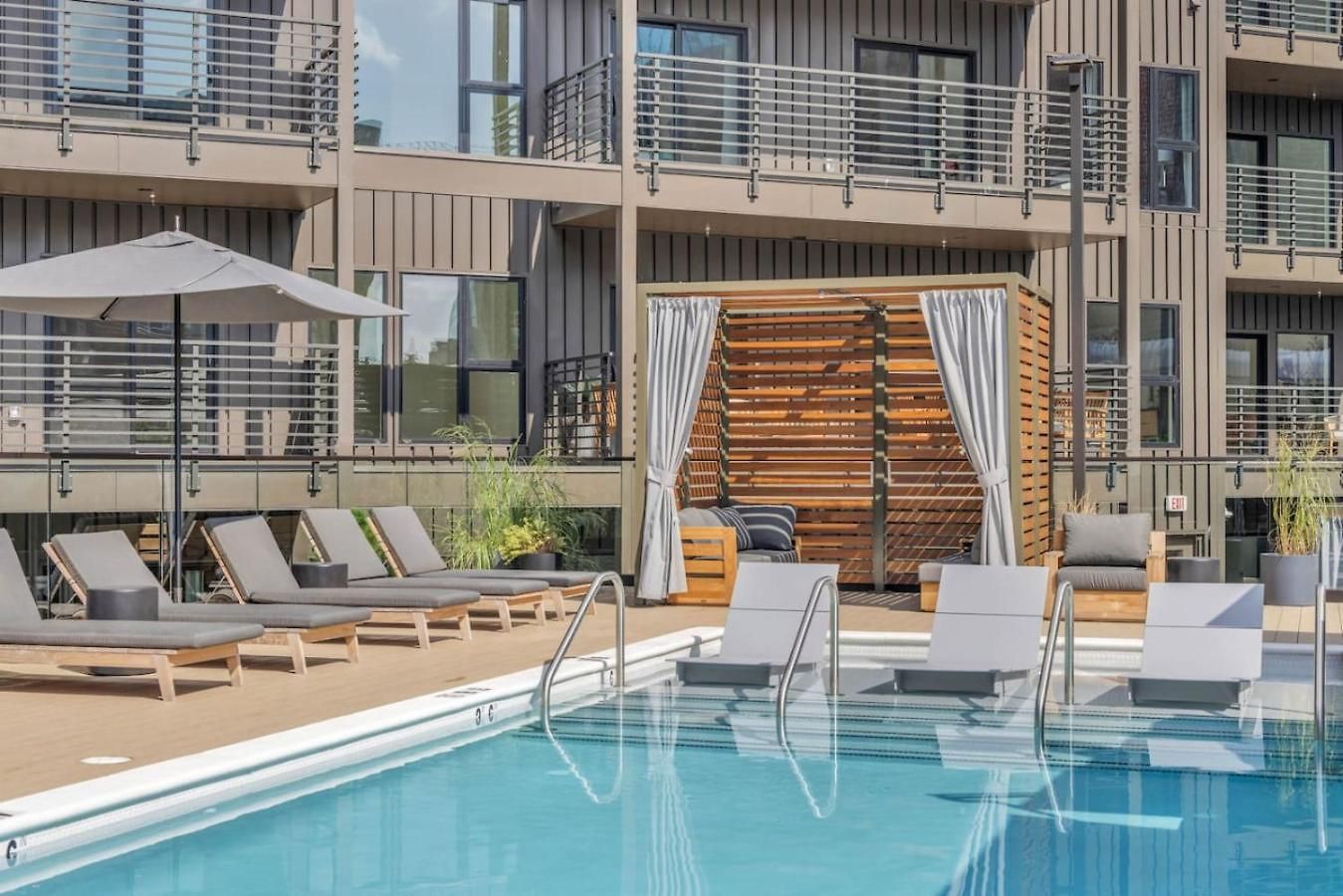 The Stage In Downtown W Pool/gym | Walk To Broadway Nashville