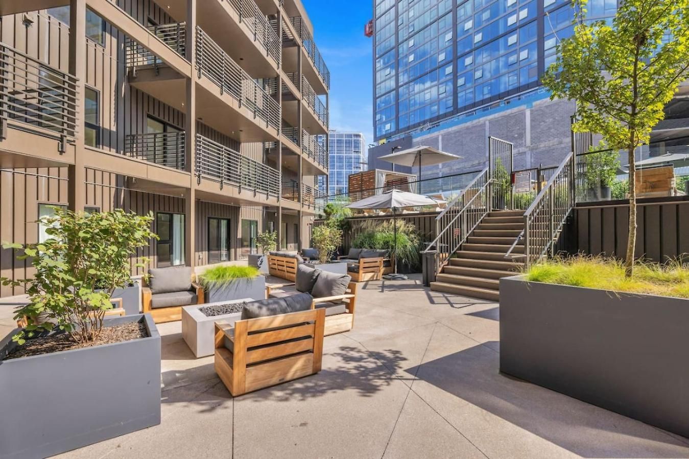 Holiday home The Stage In Downtown W Pool/gym | Walk To Broadway