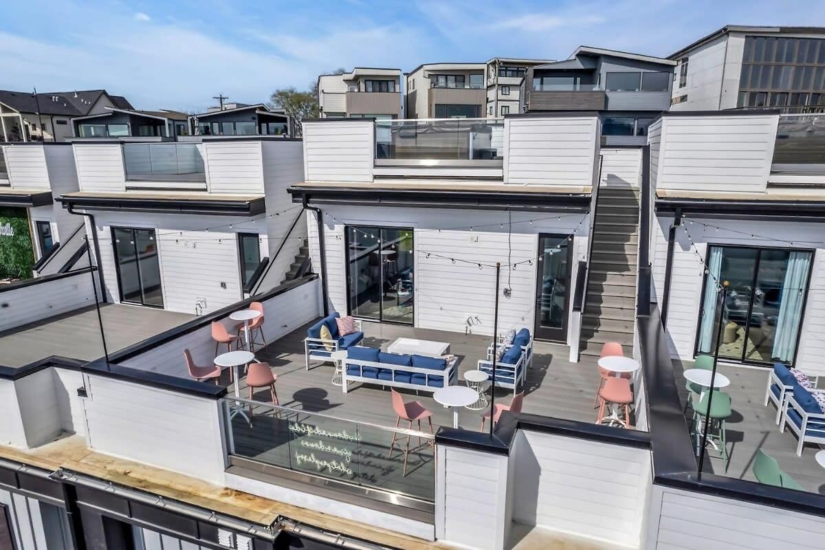 New Nash Eras - Rooftop Decks With Hot Tub - 15 Beds