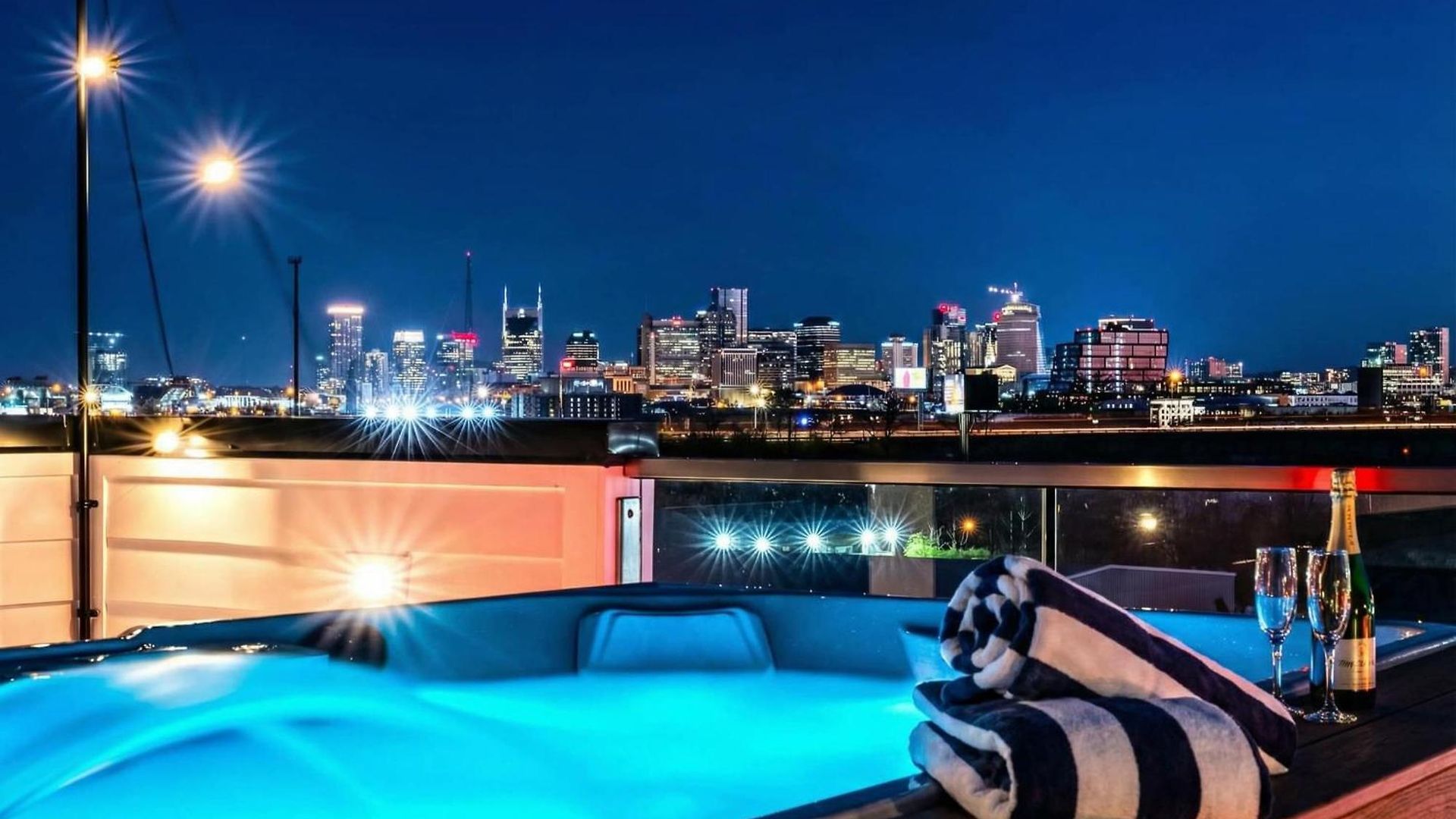 Holiday home New We Roll Rooftop - Hot Tub With Views - 13 Beds Nashville