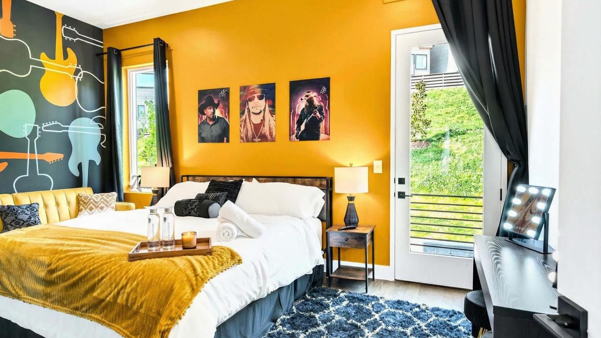 New We Roll Rooftop - Hot Tub With Views - 13 Beds Holiday home Nashville