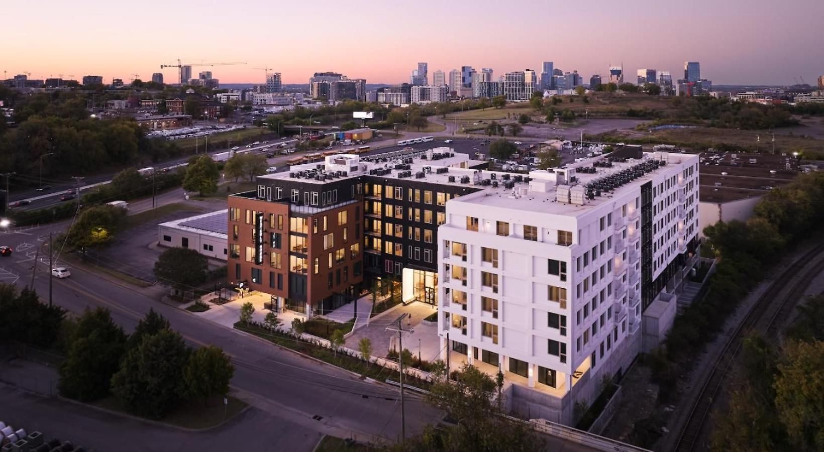 Apartment Stylish Retreat Near Downtown *
