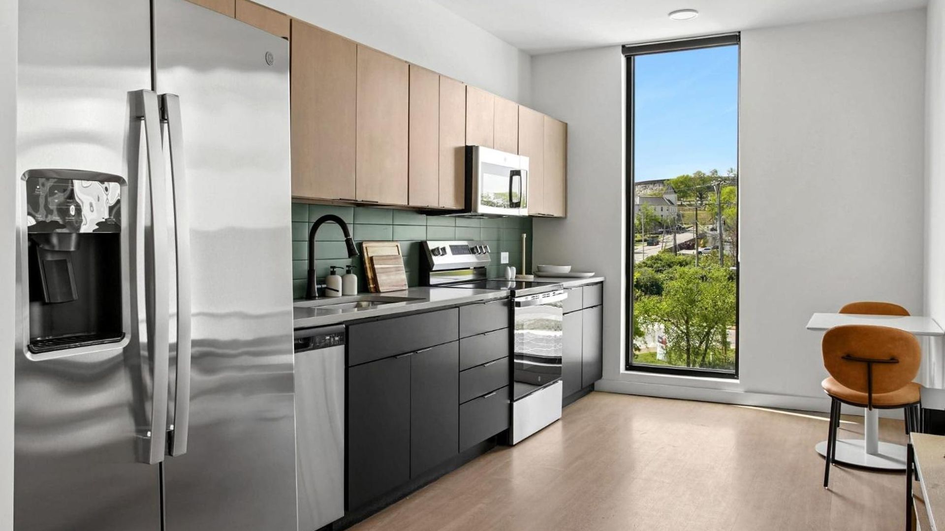 Stylish Retreat Near Downtown Apartment