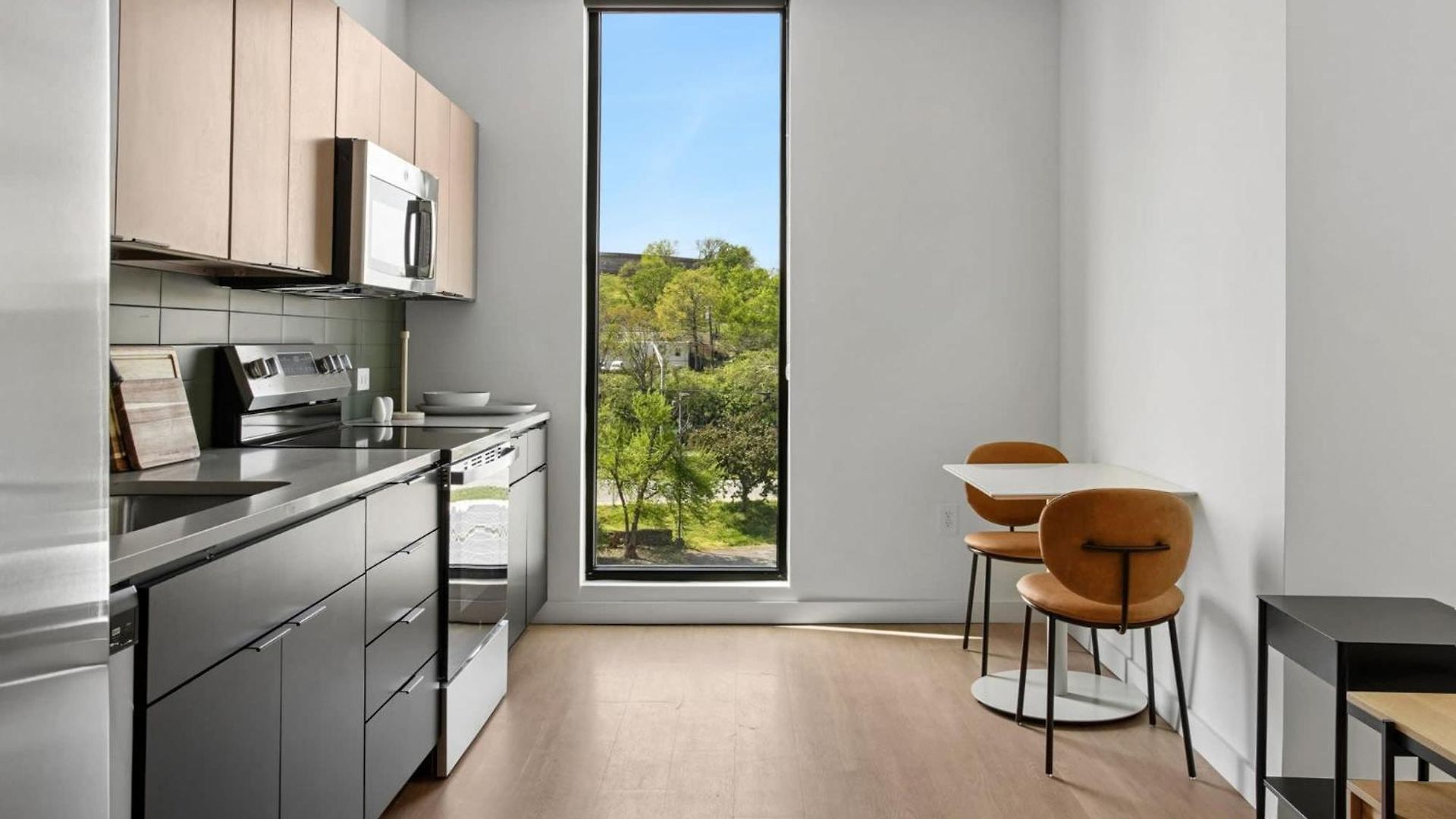 Apartment Stylish Retreat Near Downtown *