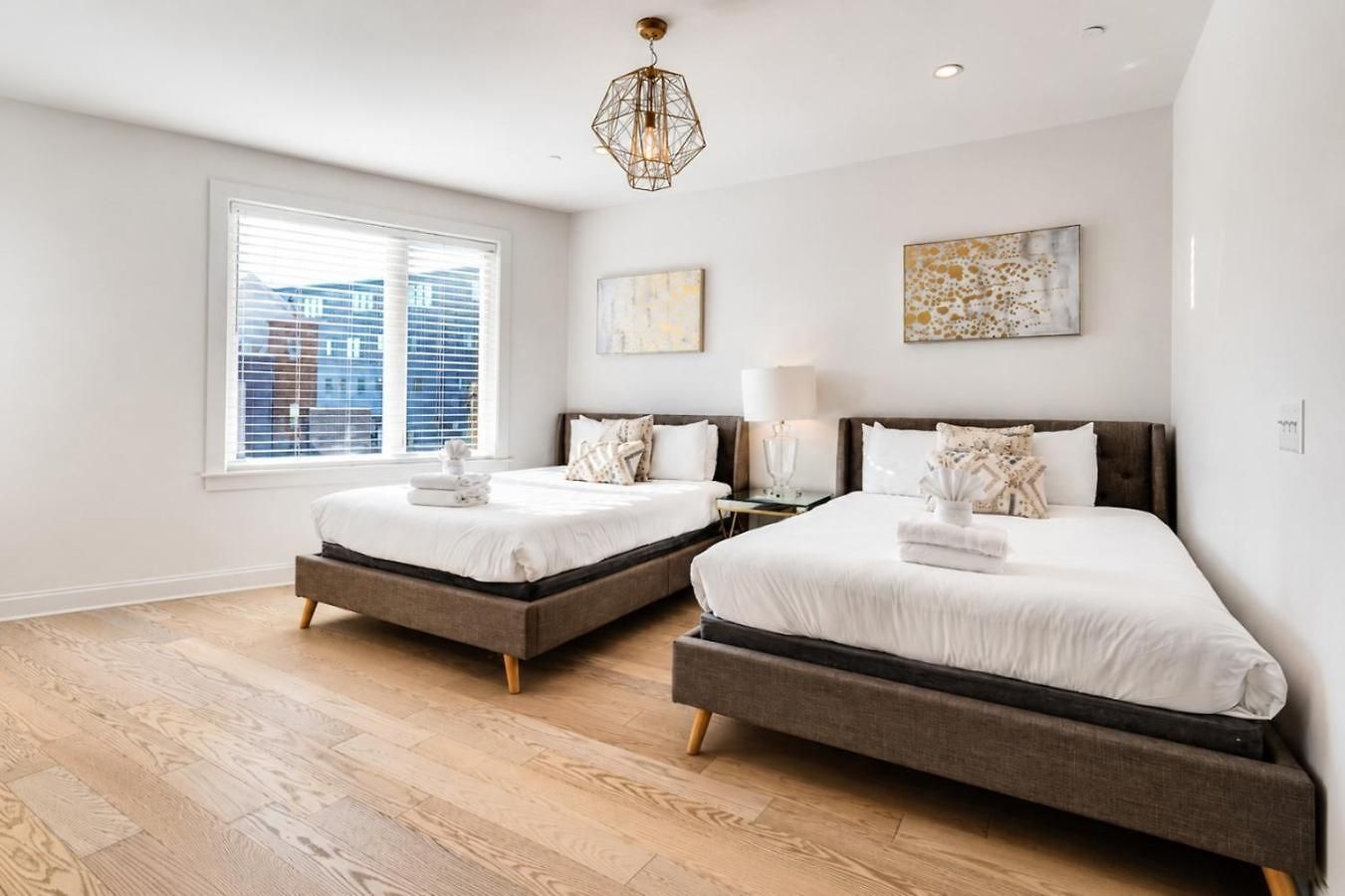 Holiday home 4br Oasis With Rooftop Skyline Views *