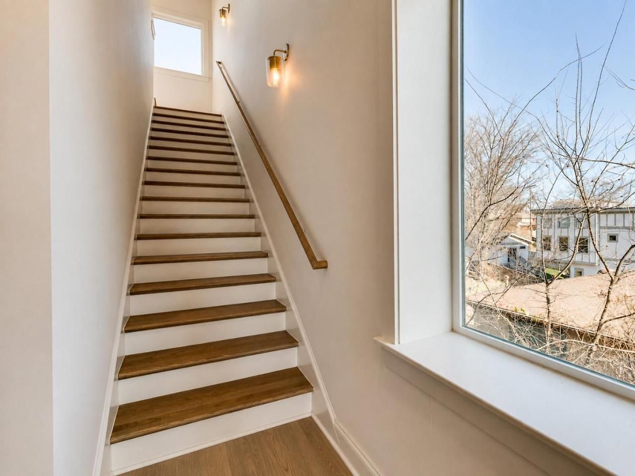 Holiday home 4br Oasis With Rooftop Skyline Views *