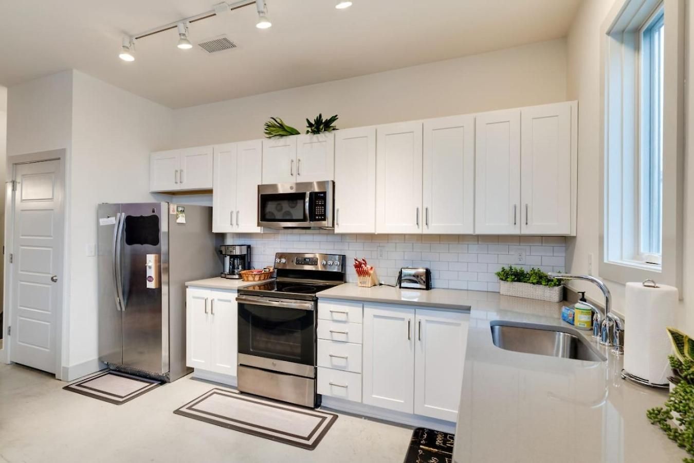 Spacious 2br Retreat, Near The Gulch