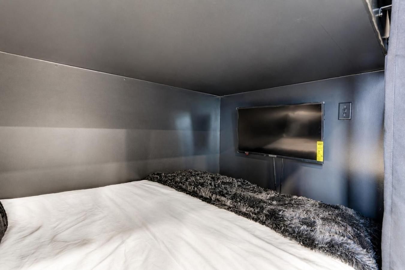 Floor Neo Suite, Walk To Broadway & Views