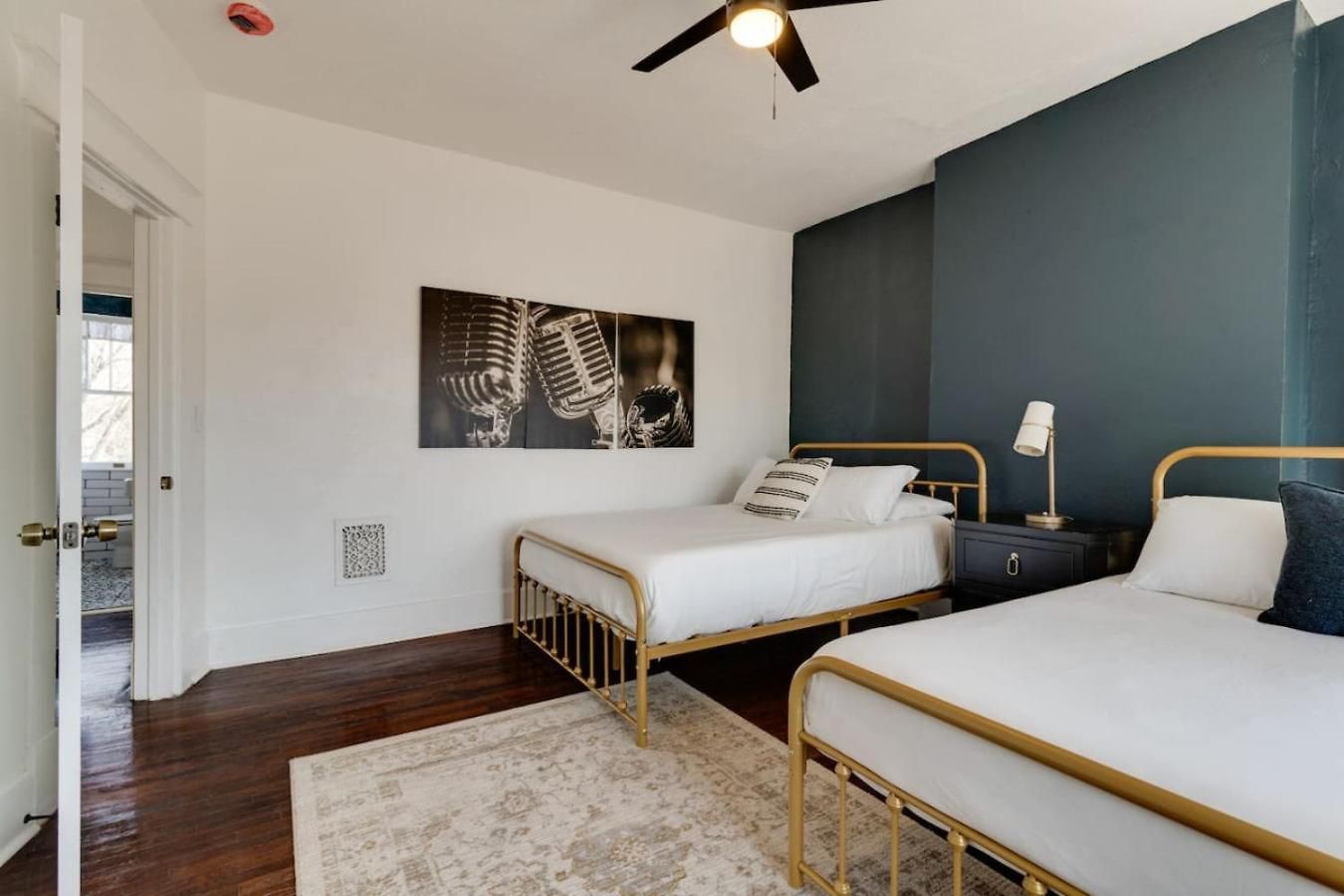 Historic Music Loft Sleeps 8, Near Broadway Apartment