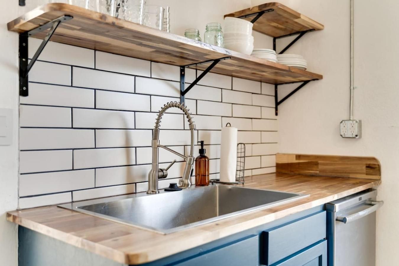 Apartment Historic Music Loft Sleeps 8, Near Broadway *