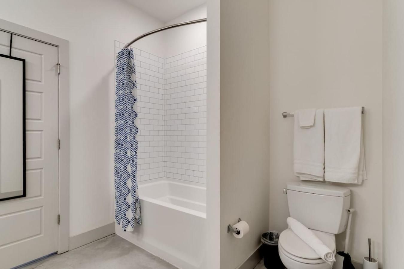 Spacious 2br Retreat, Near The Gulch Apartment *