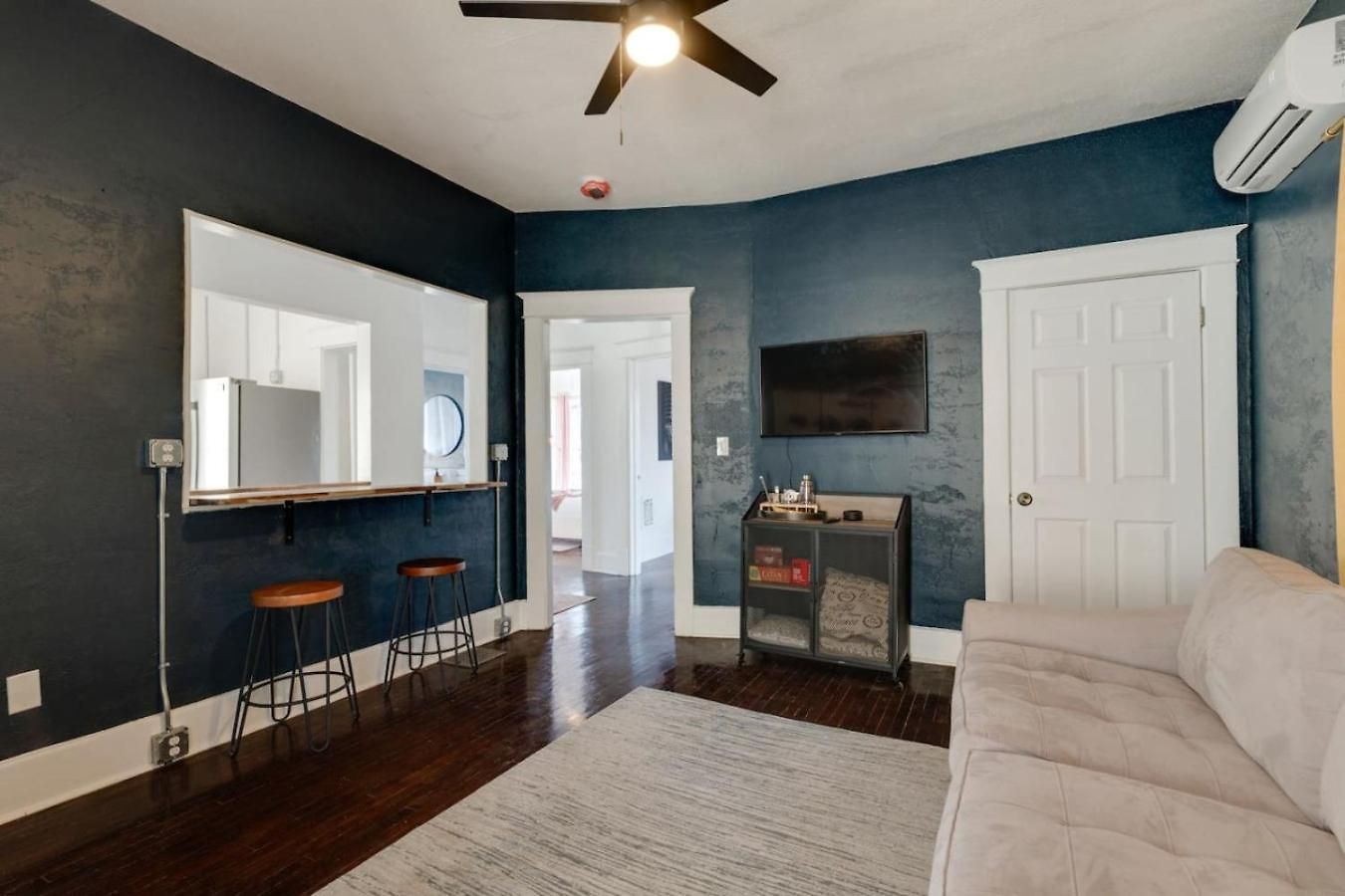 Historic Music Loft Sleeps 8, Near Broadway Apartment *
