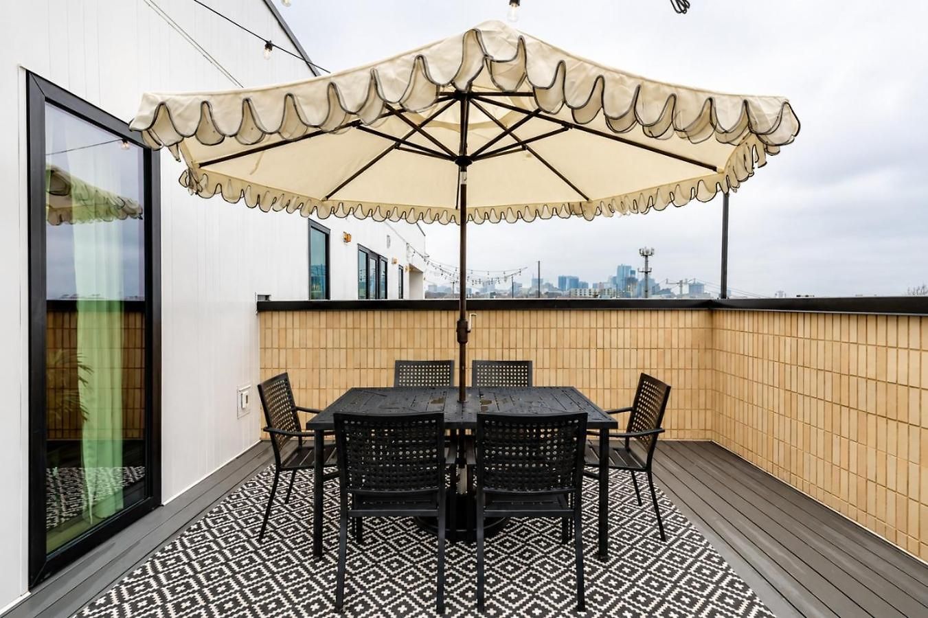 Apartment Floor Neo Suite, Walk To Broadway & Views *