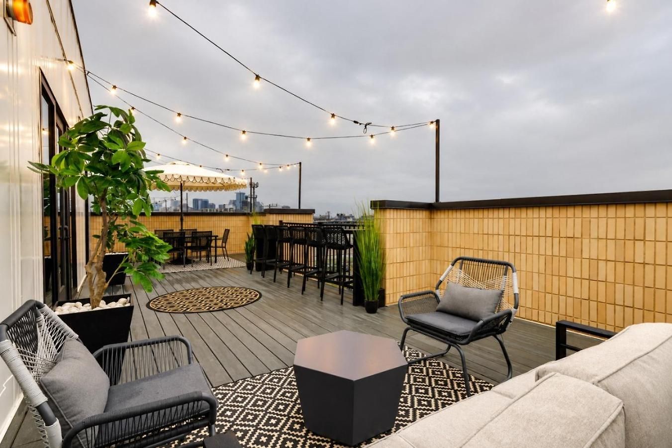 Floor Neo Suite, Walk To Broadway & Views Apartment