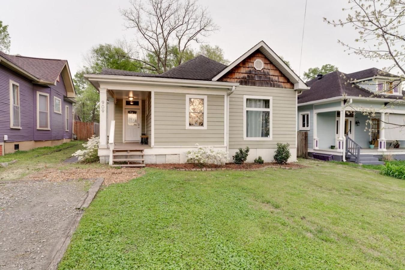 East Nash 3br Fenced Yard , Deck , Parking , Pets