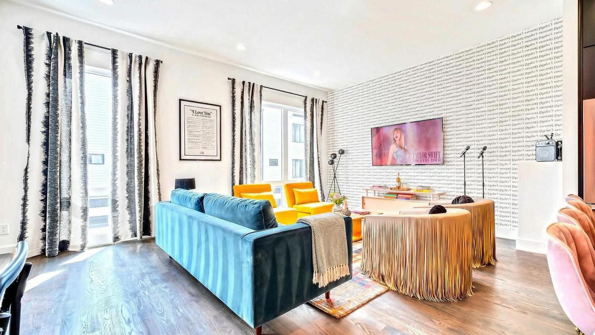 Taylor Swift Inspired Hot Tub Rooftop Deck Views Holiday home *
