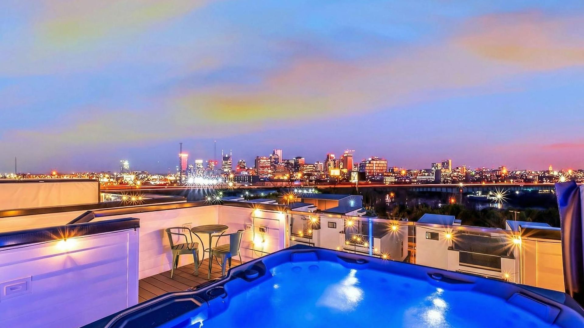Taylor Swift Inspired Hot Tub Rooftop Deck Views Nashville