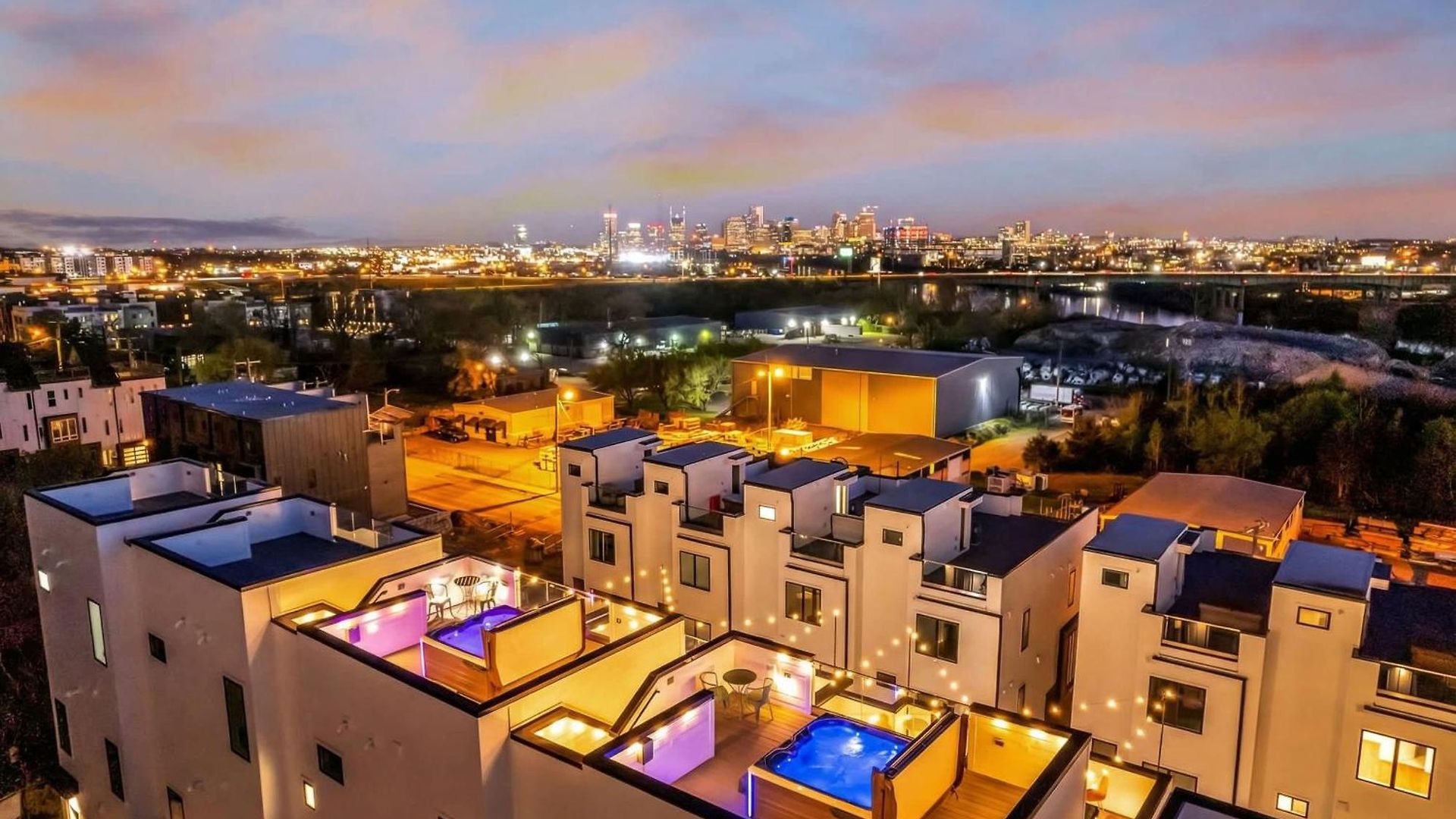 Taylor Swift Inspired Hot Tub Rooftop Deck Views * Nashville
