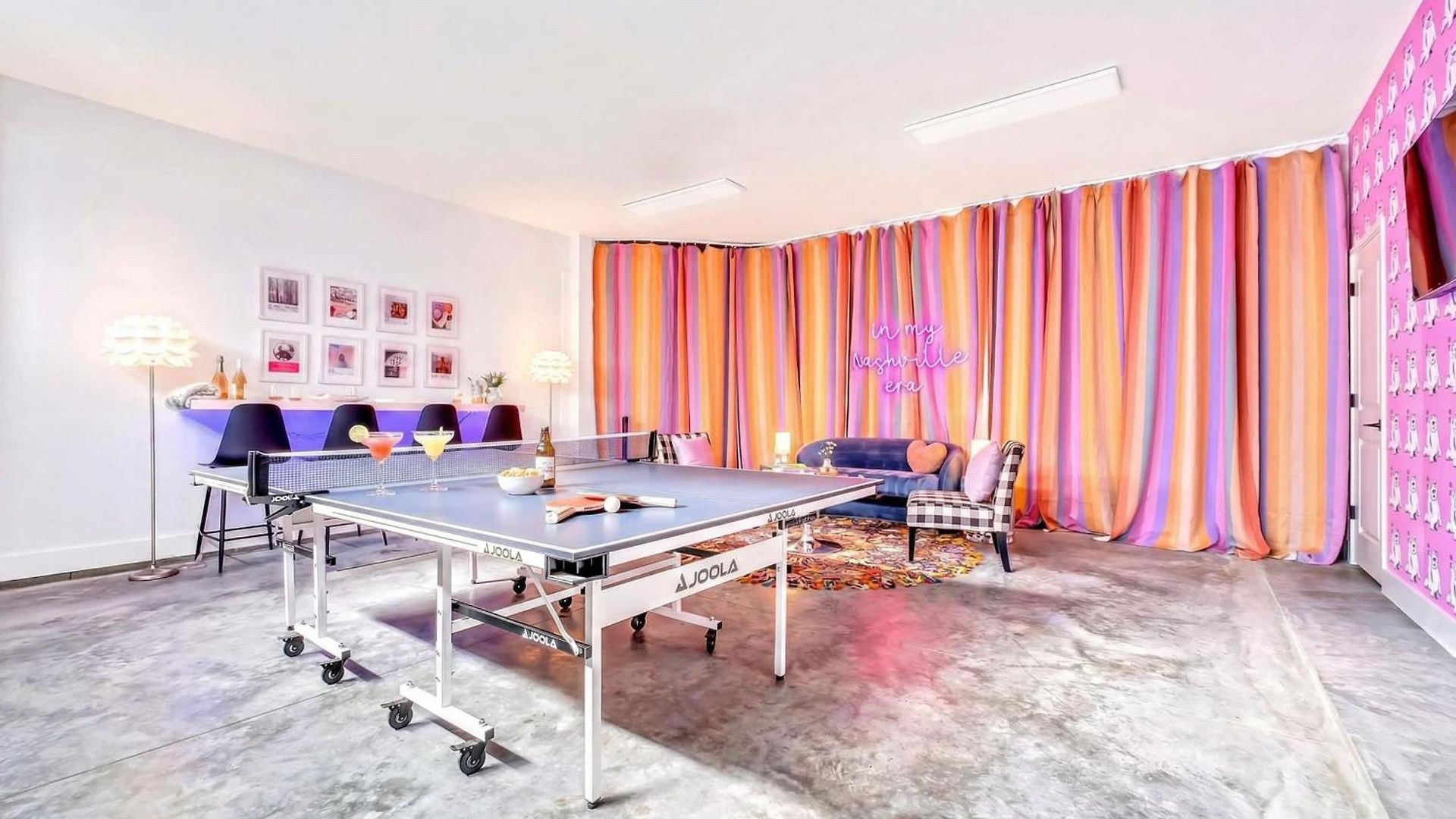Taylor Swift Inspired Hot Tub Rooftop Deck Views Holiday home *