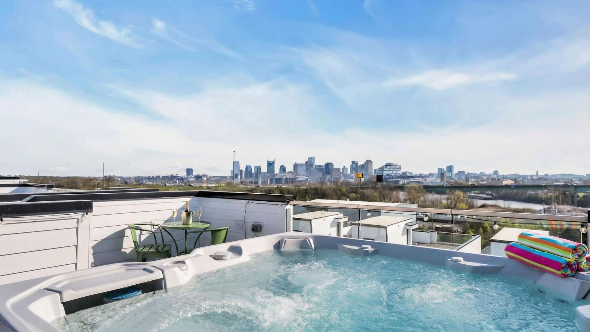 Taylor Swift Inspired Hot Tub Rooftop Deck Views Holiday home