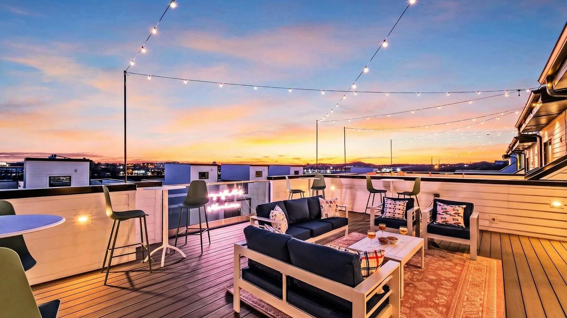 Holiday home Taylor Swift Inspired Hot Tub Rooftop Deck Views *