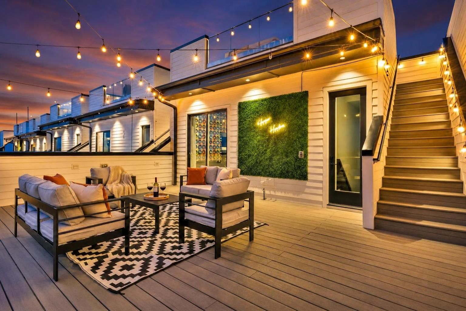 Double Rooftop Decks Hot Tub Karaoke *