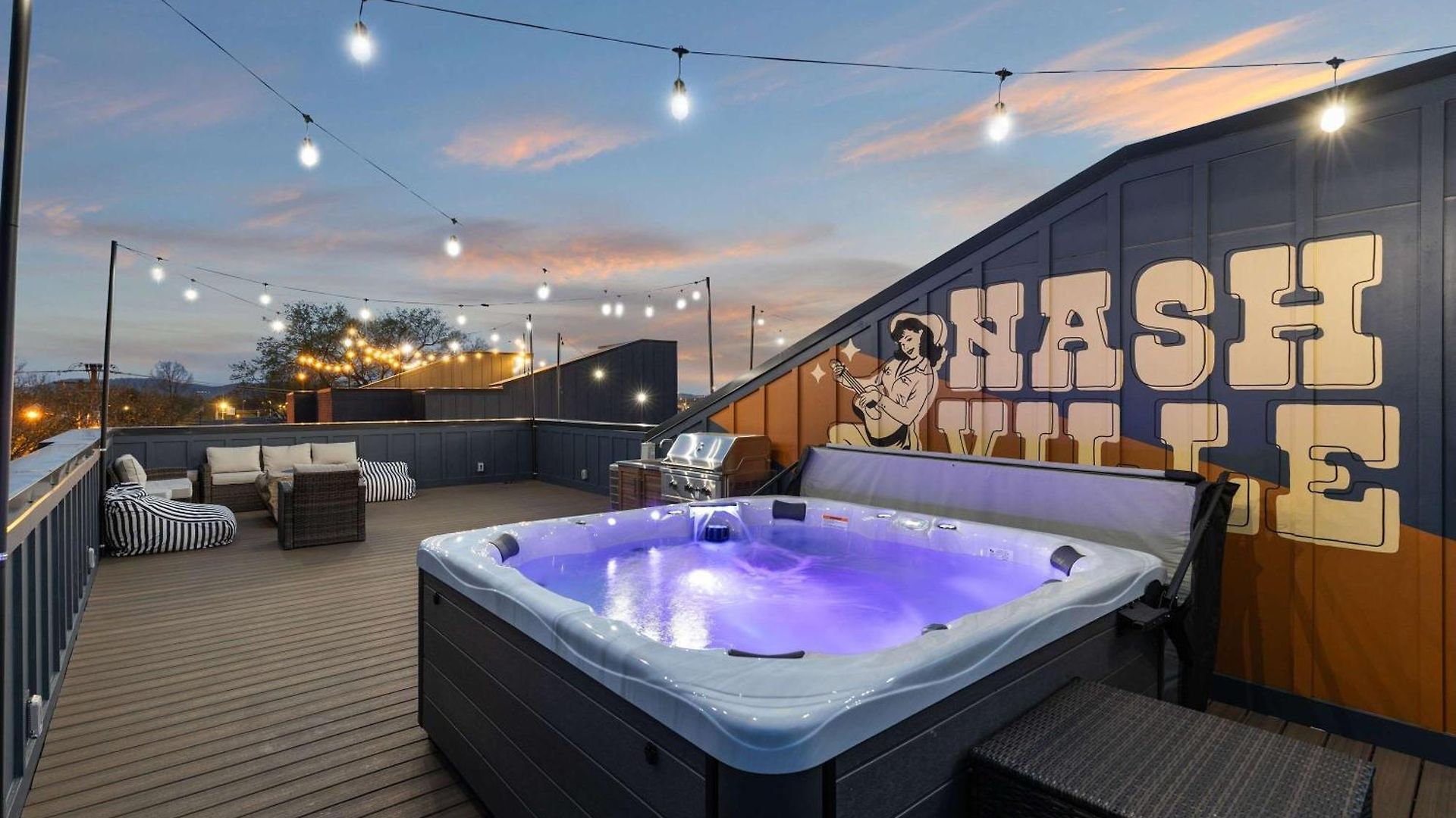 Rooftop Deck Hot Tub Game Downtown Holiday home