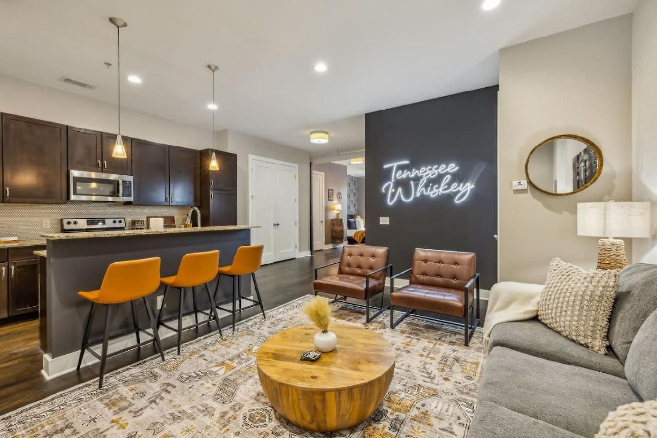The Tennessee Whiskey In West End-vandy- Uber To Broadway Holiday home *