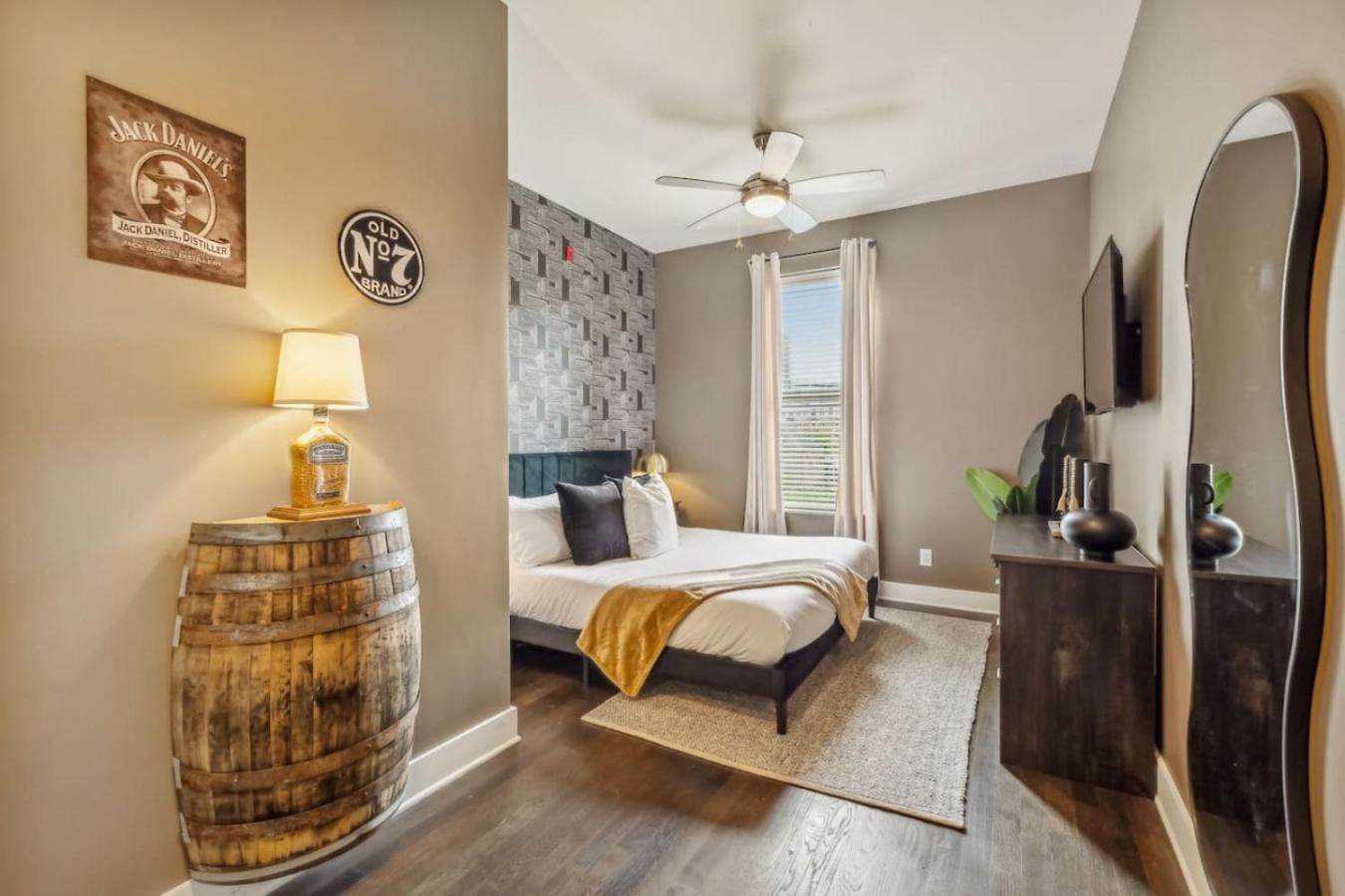 The Tennessee Whiskey In West End-vandy- Uber To Broadway Holiday home