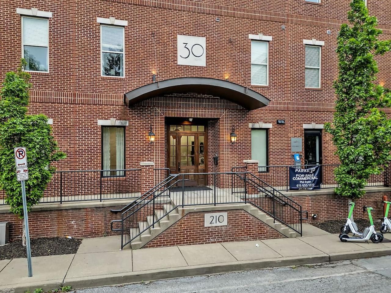 The Tennessee Whiskey In West End-vandy- Uber To Broadway Holiday home