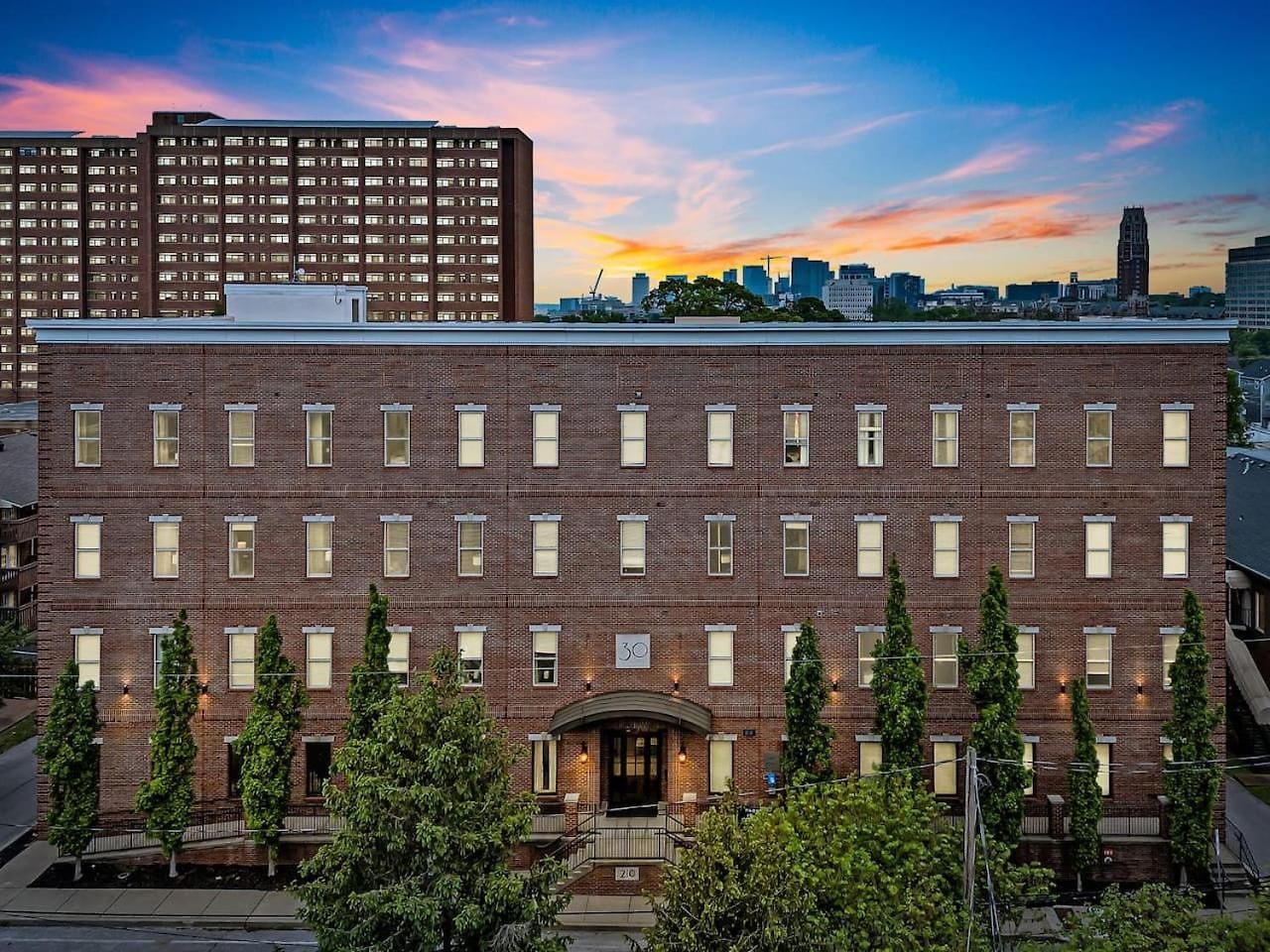 The Tennessee Whiskey In West End-vandy- Uber To Broadway Holiday home