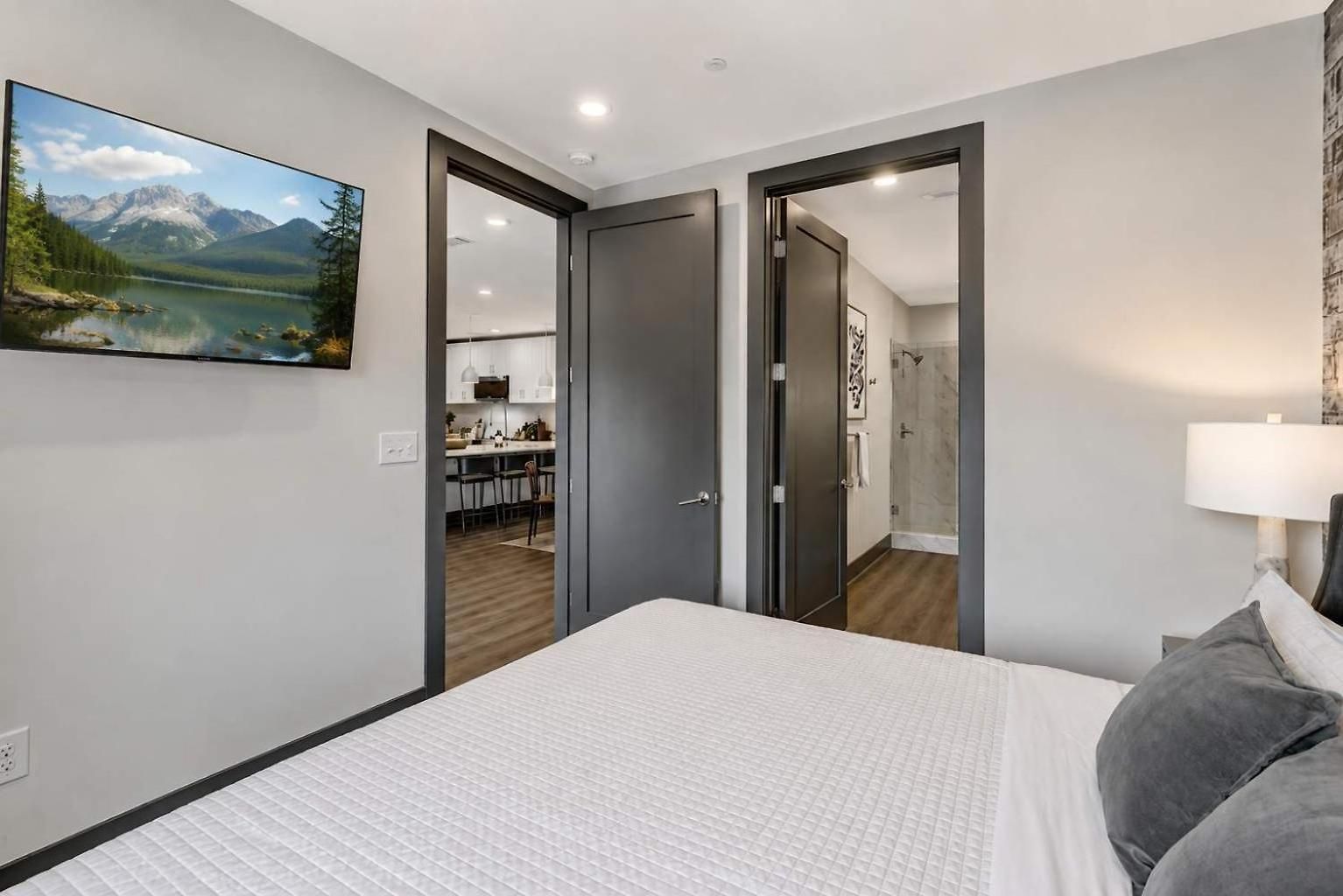 Gorgeous Home-minutes To Lower Broadway Holiday home