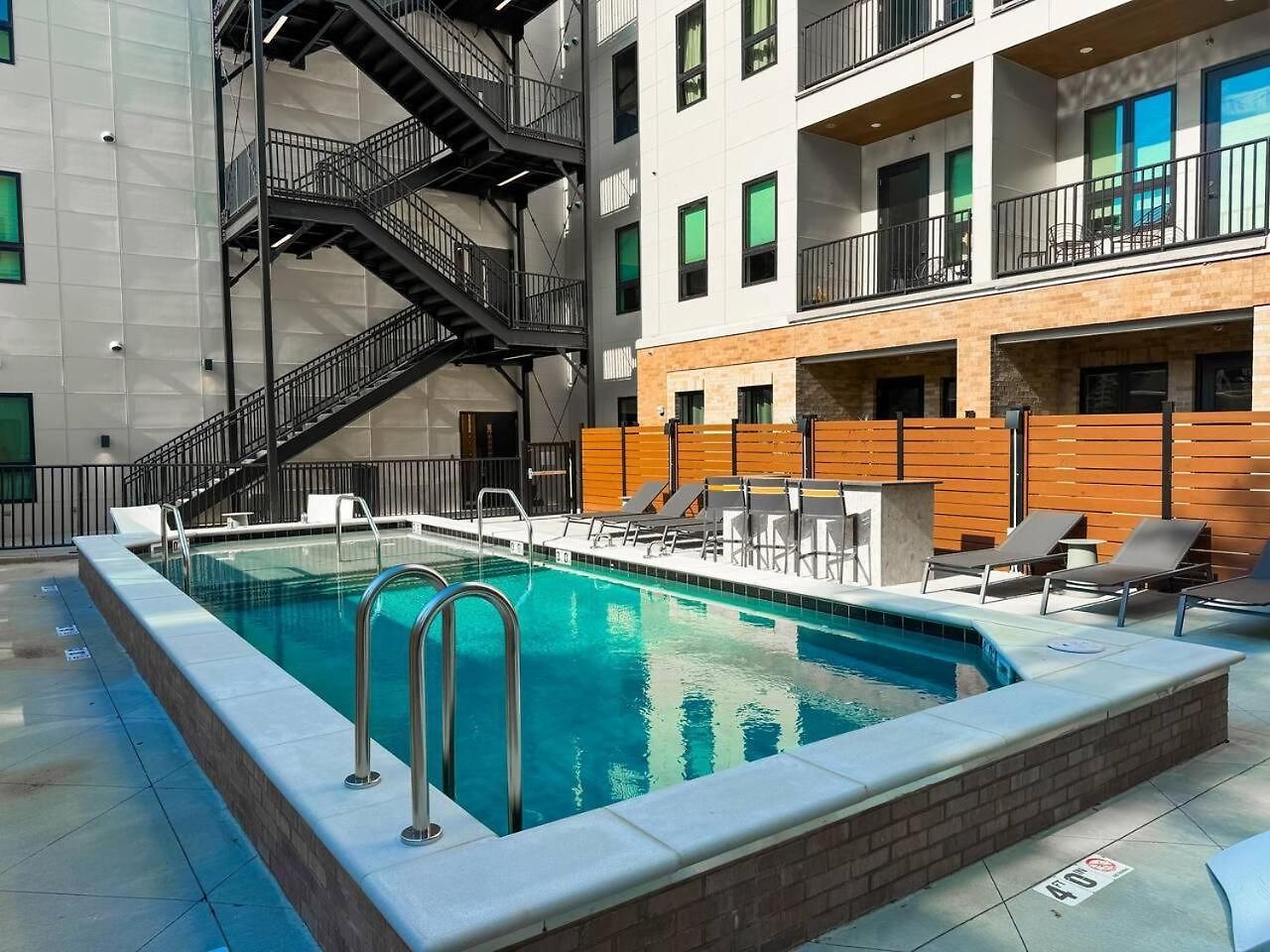 The Smokeshow On Music Row Near Broadway In Downtown Nashville- Pool, Gym, Patio * Nashville