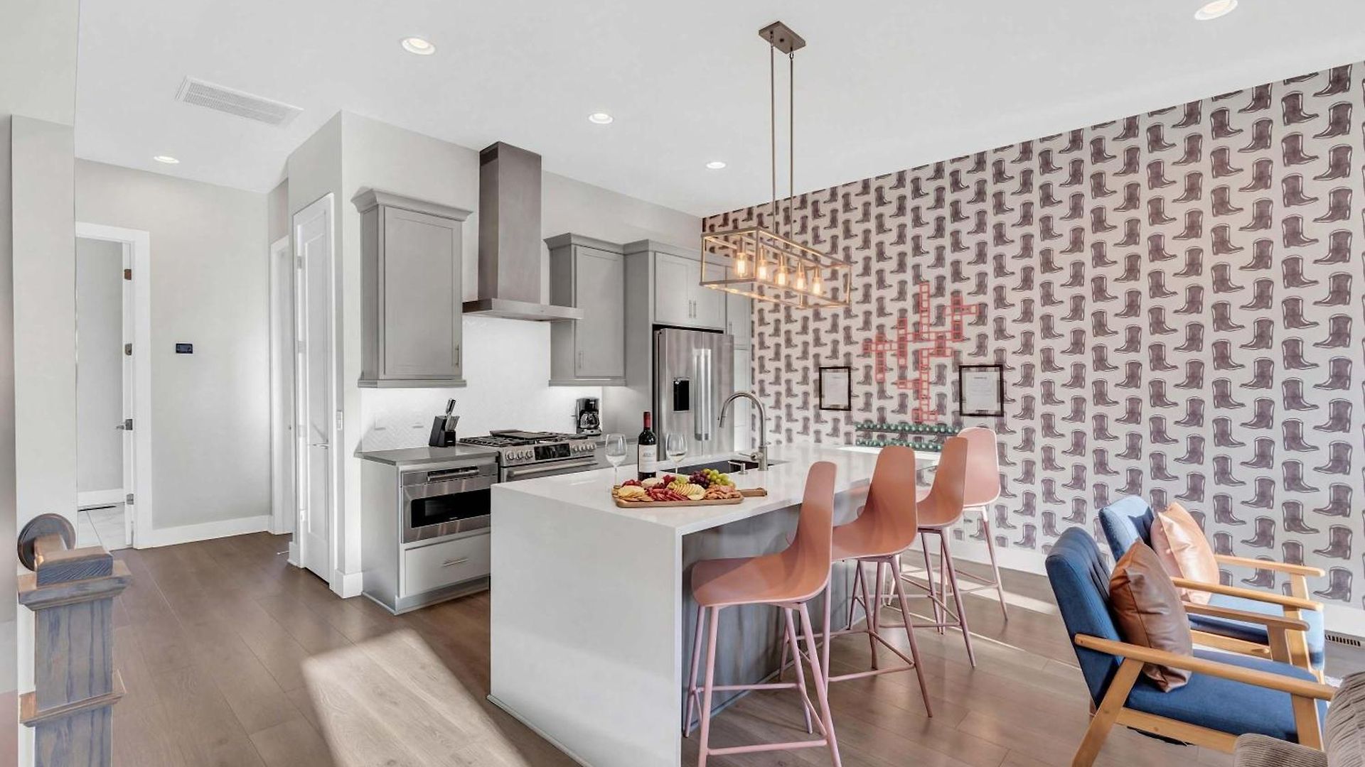 Brand New Views Karaoke Near Downtown Holiday home