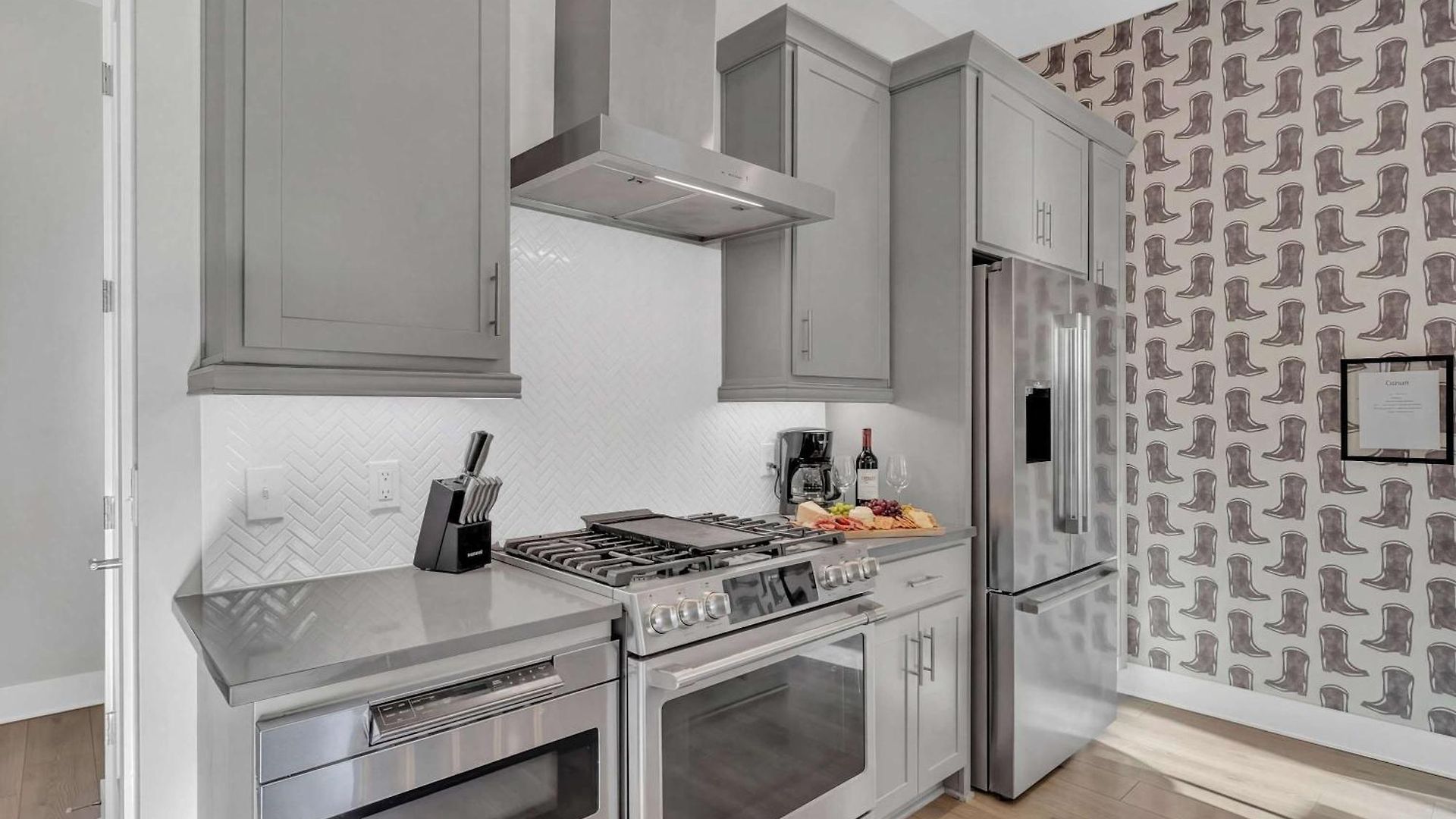 Brand New Views Karaoke Near Downtown Holiday home *