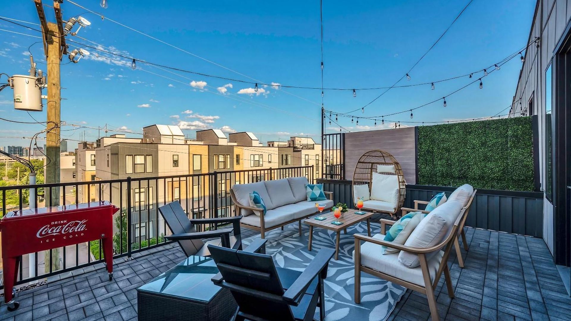 Brand New Views Karaoke Near Downtown Holiday home