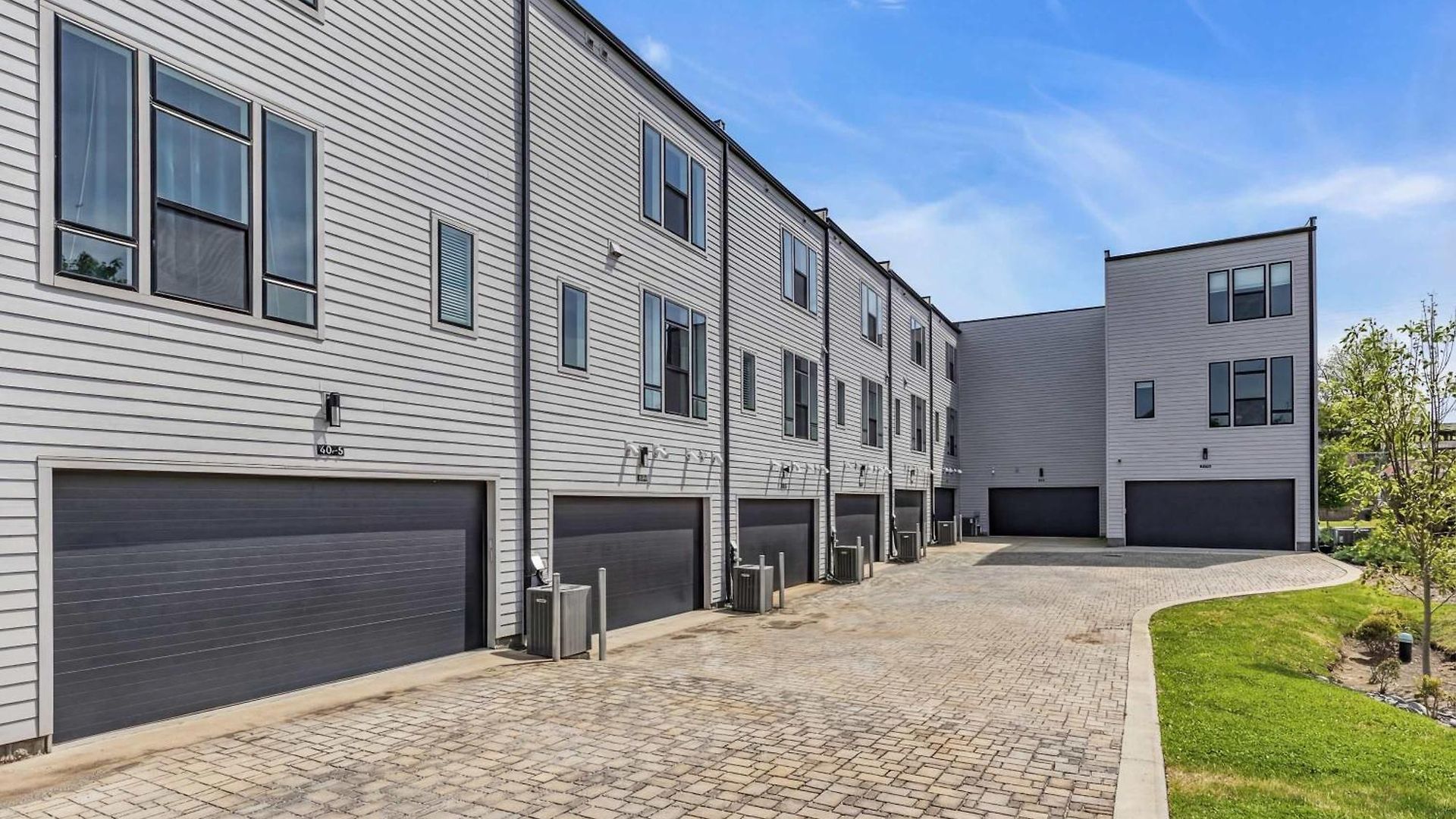 Holiday home Brand New Views Karaoke Near Downtown *