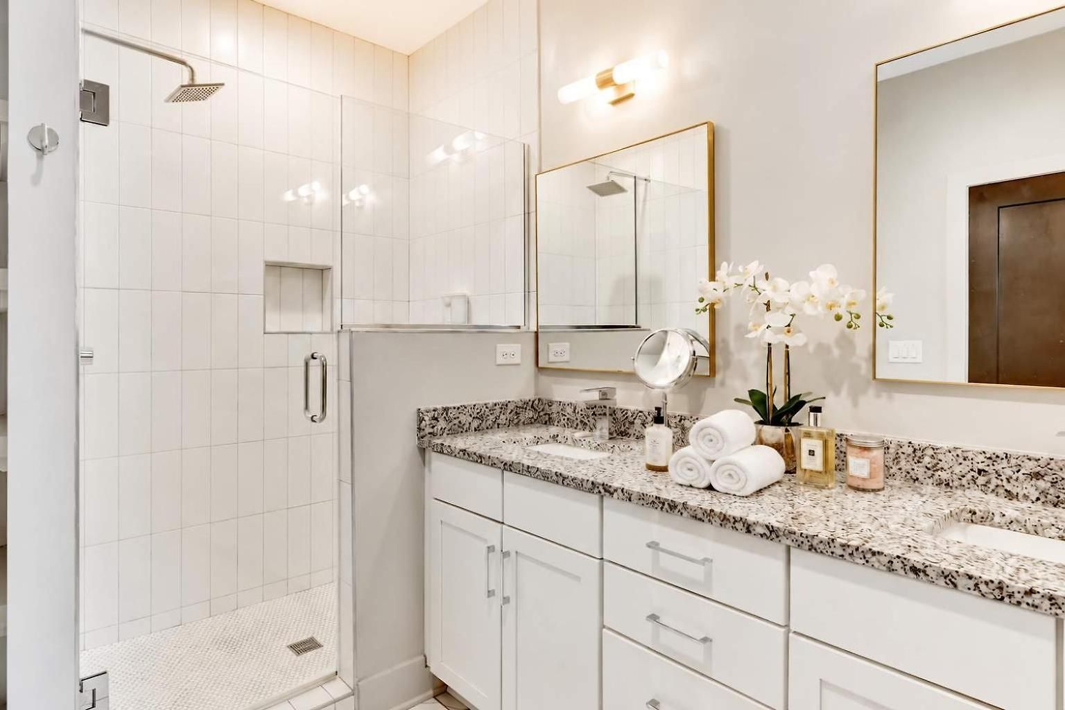 Rooftop Deck 2 Car Garage Near Downtown Holiday home Nashville