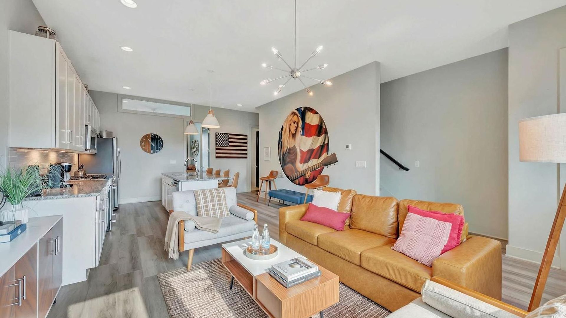 Holiday home Rooftop Deck Grill Ping Pong Near Downtown *