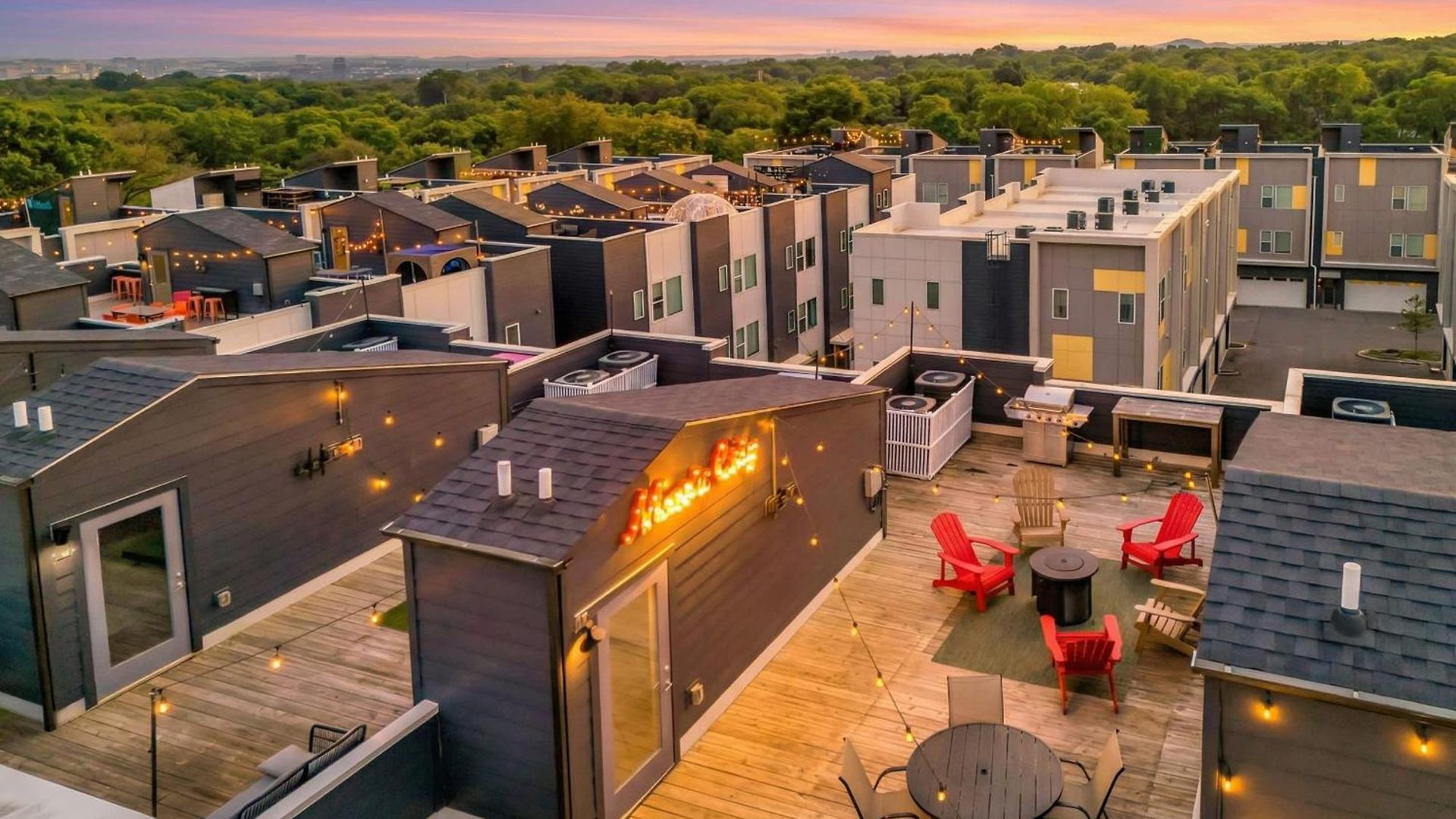 Holiday home Rooftop Deck Grill Ping Pong Near Downtown Nashville