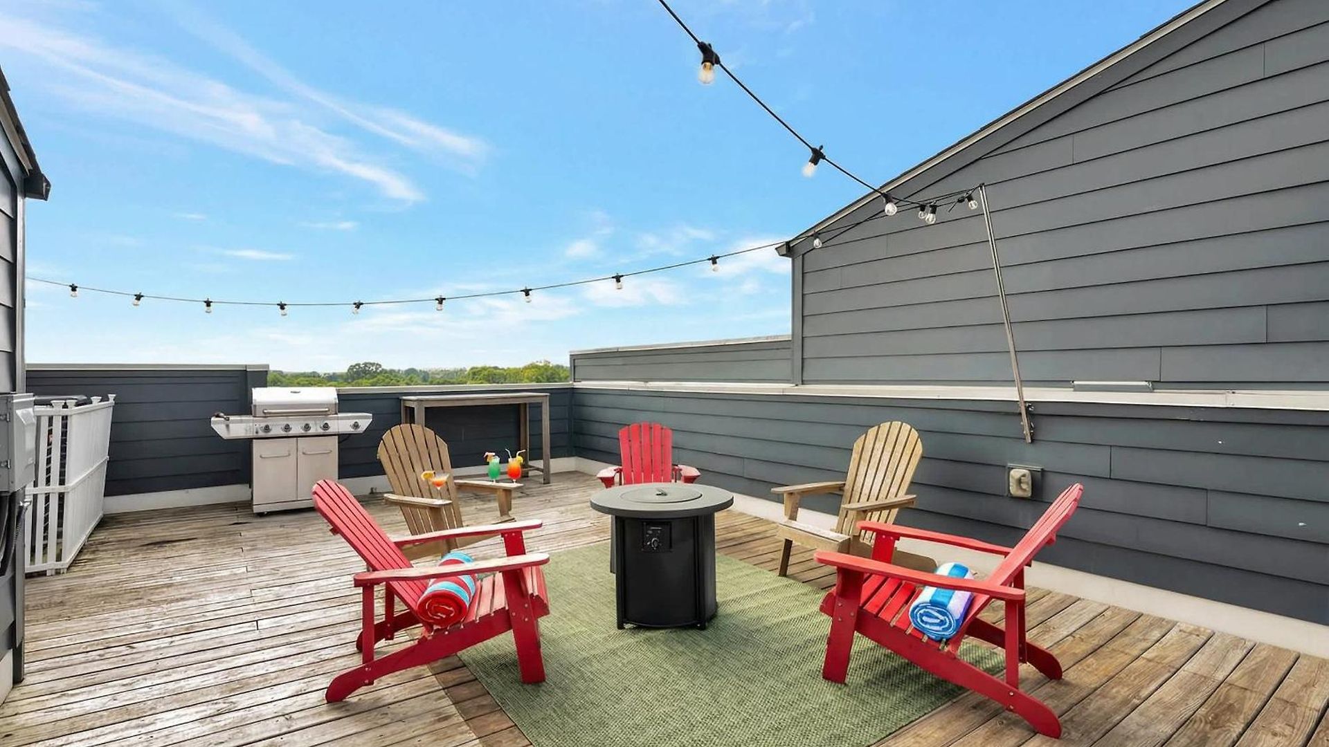 Holiday home Rooftop Deck Grill Ping Pong Near Downtown