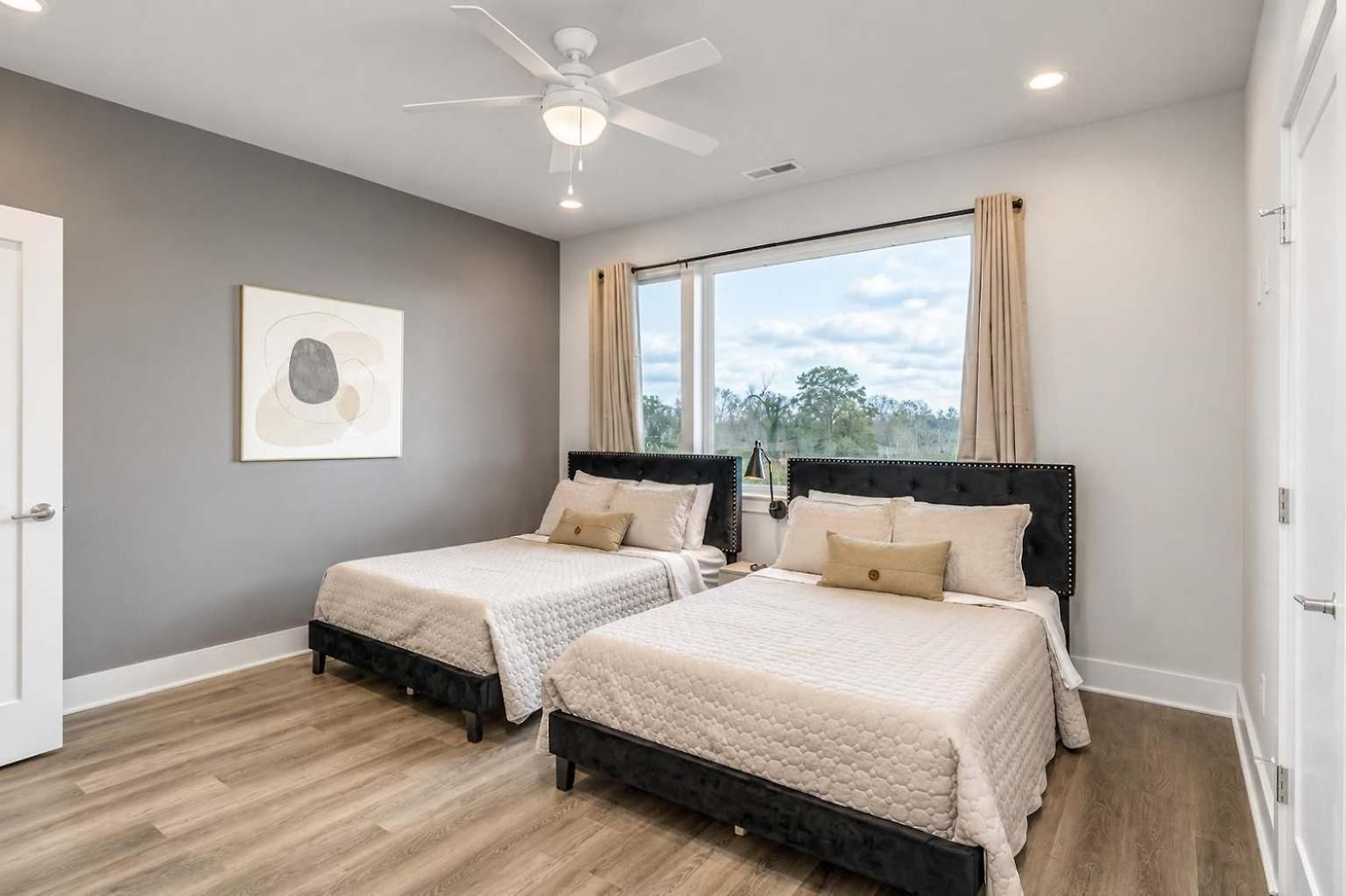 2 Premier Homes Sleeps 24 Rooftops