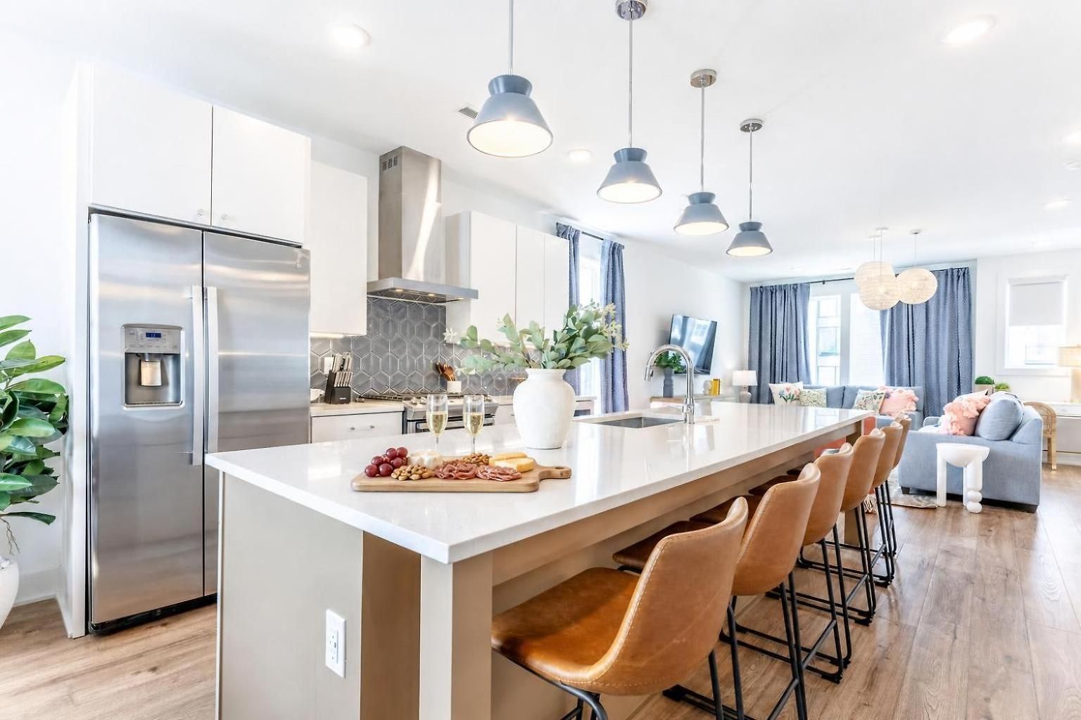 Luxe Group With Hot Tub & Rooftop Lounge Holiday home