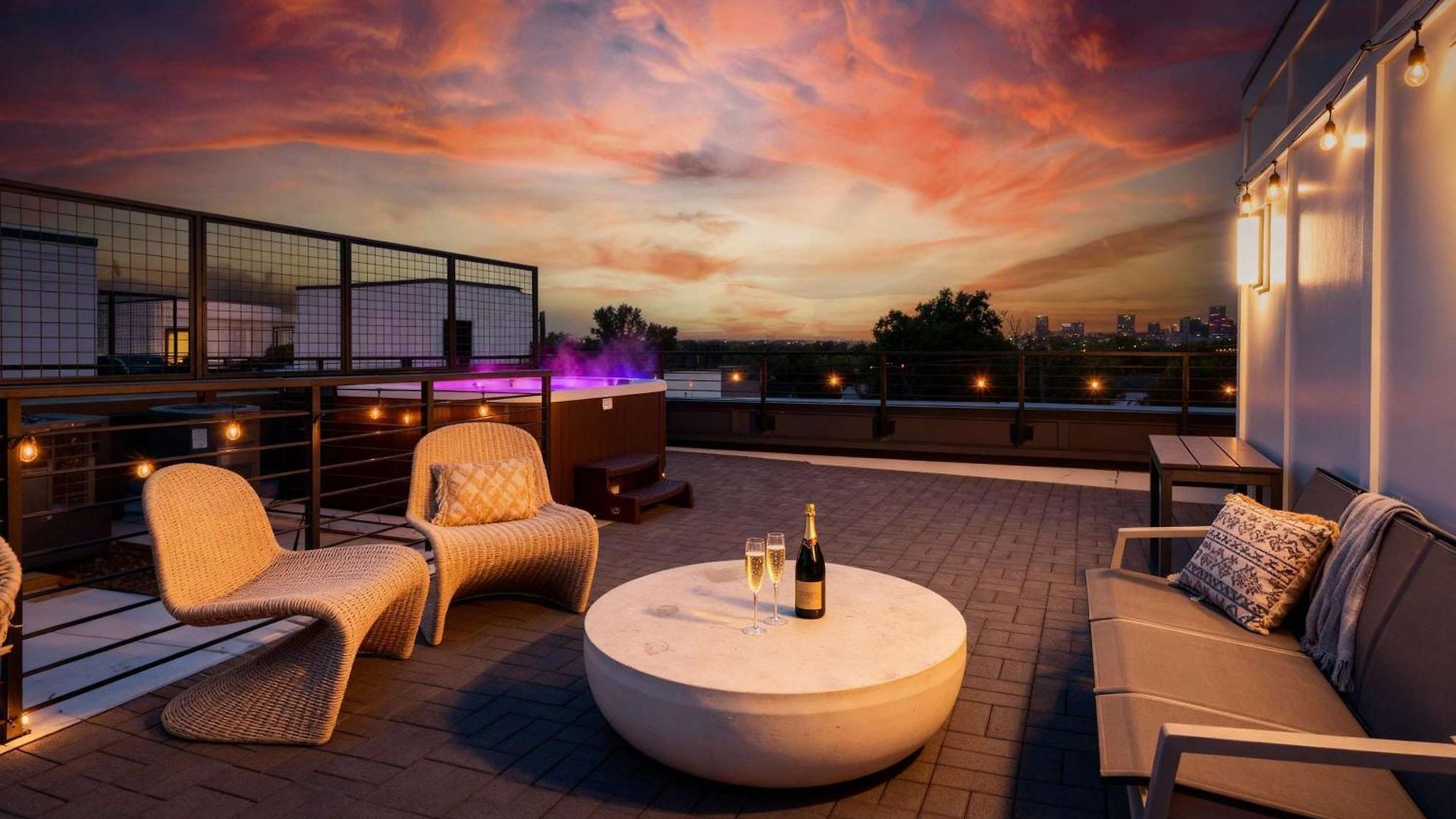 Escape With Skyline Deck And Hot Tub *