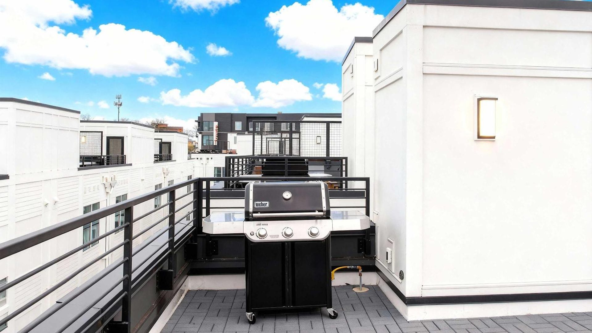 Escape With Skyline Deck And Hot Tub