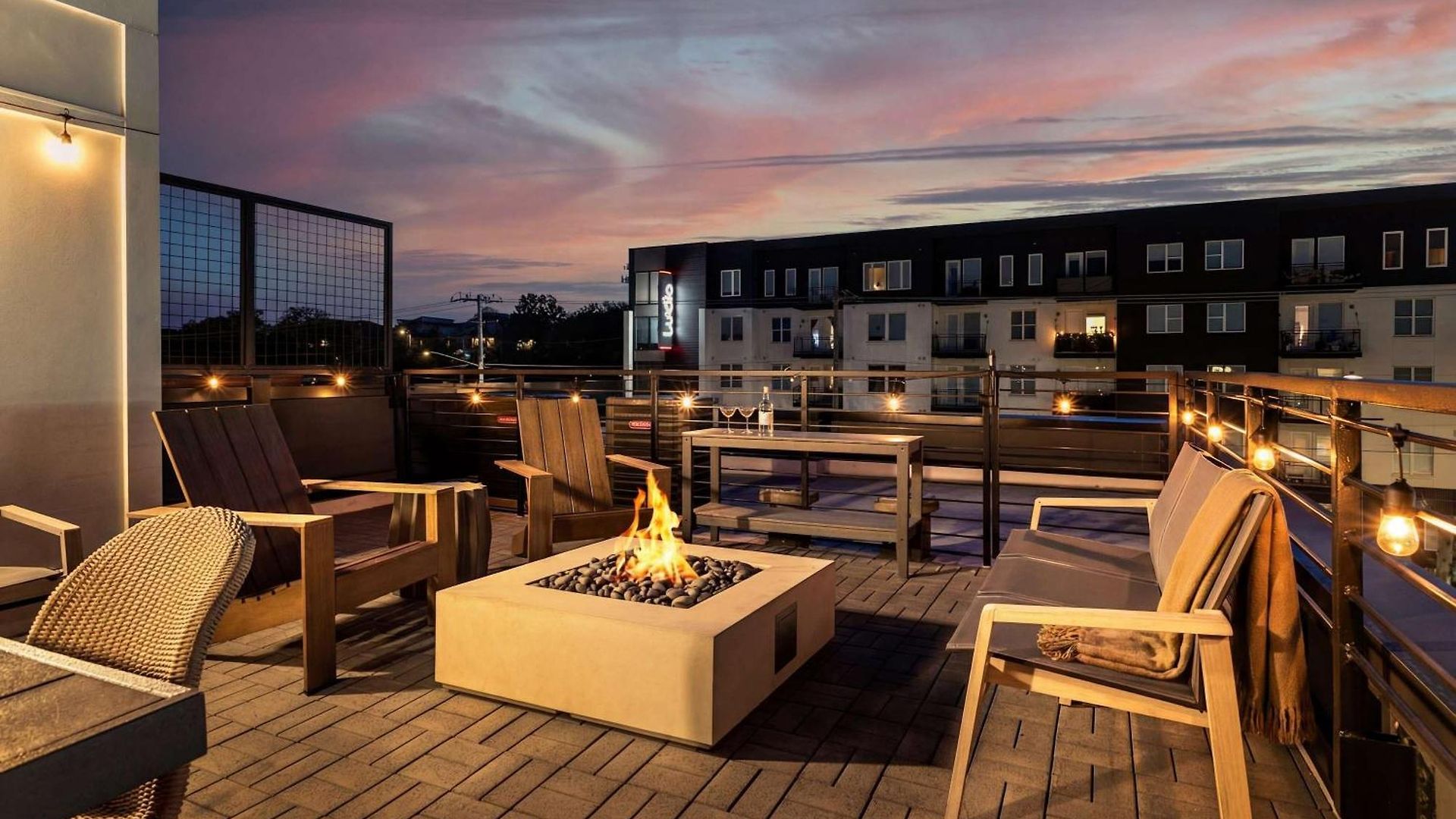 Luxe 4br Retreat With Rooftop Fire Pit & Garage Holiday home *