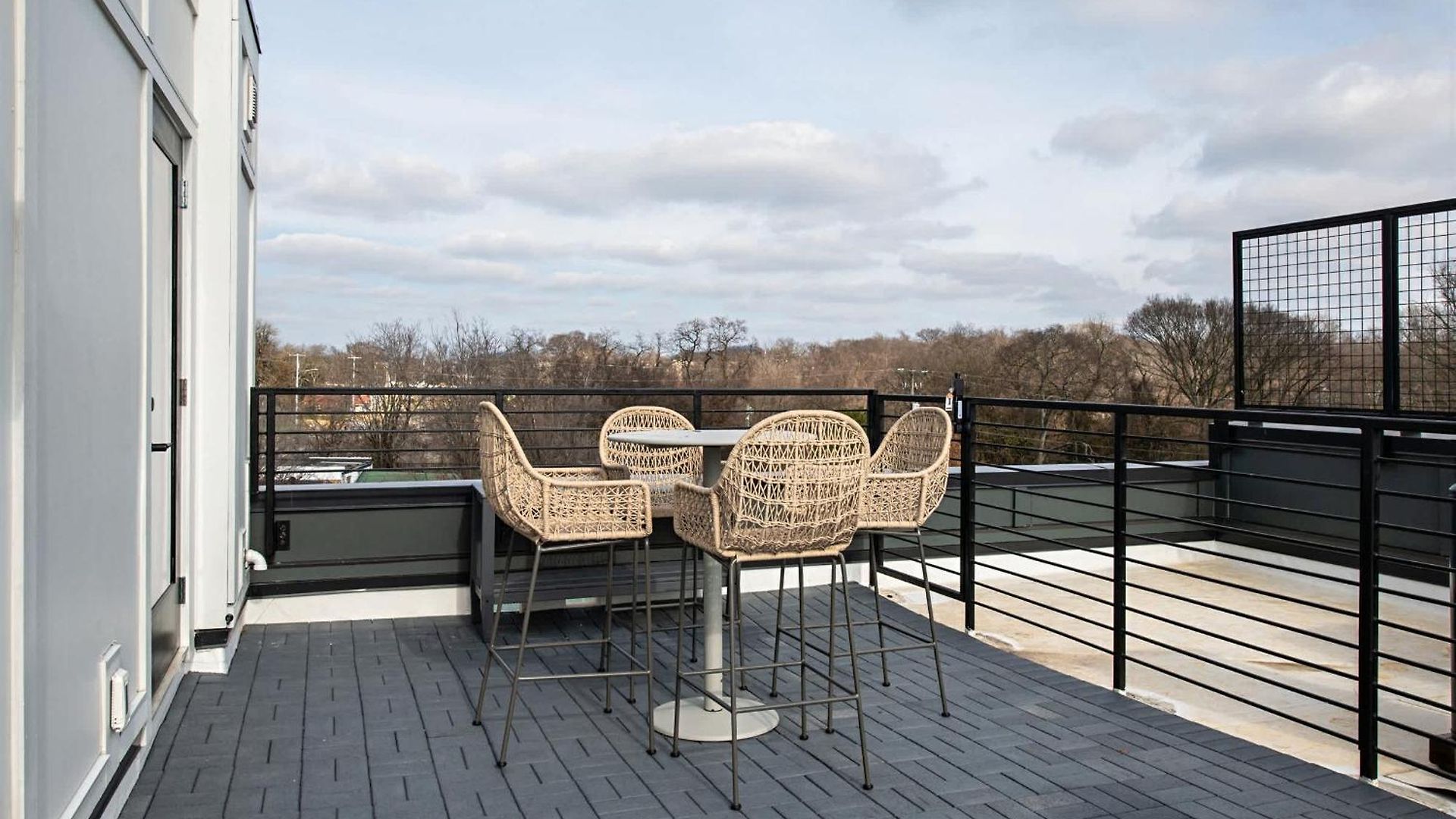 Rooftop Hot Tub & Skyline Views Near Broadway Nashville