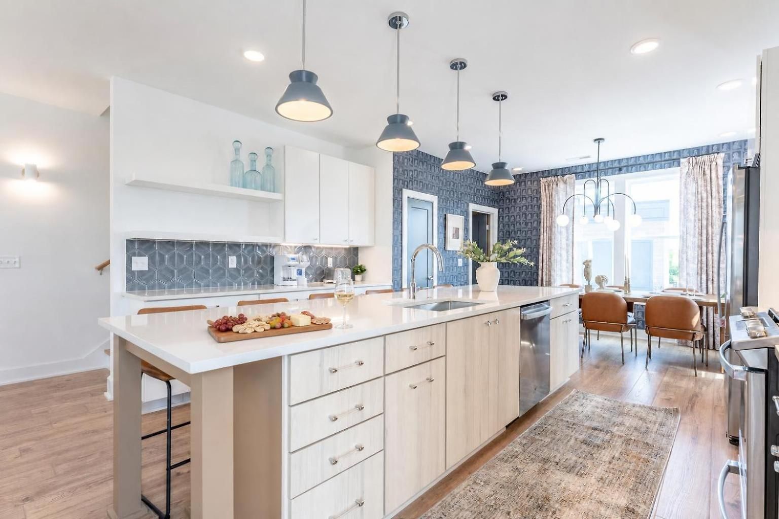 Luxe Group With Hot Tub & Rooftop Lounge