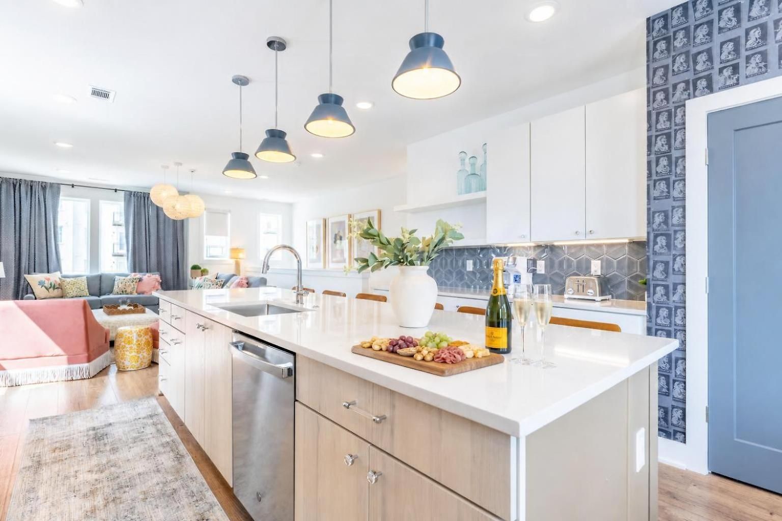 Holiday home Luxe Group With Hot Tub & Rooftop Lounge